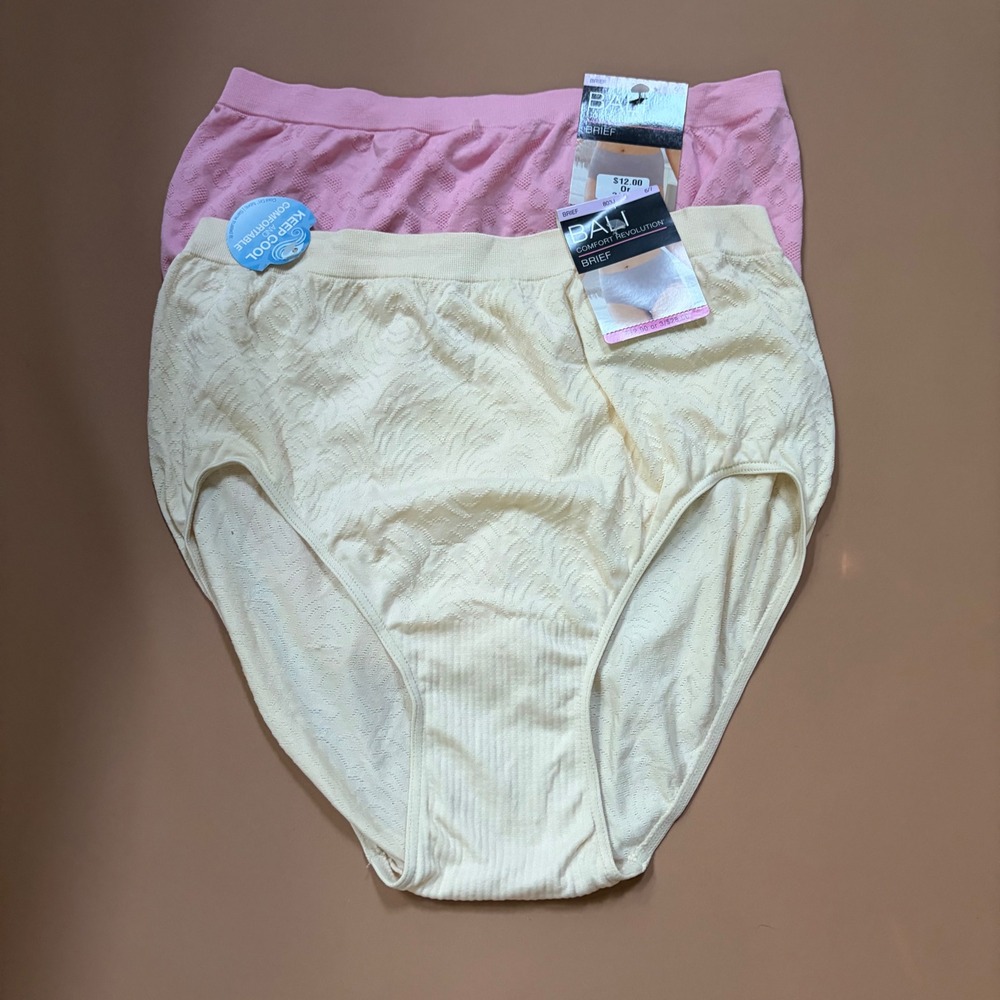 Bali Comfort Revolution Brief Panties 2 Pack Seamless Pink Cream Size 6/7 803J